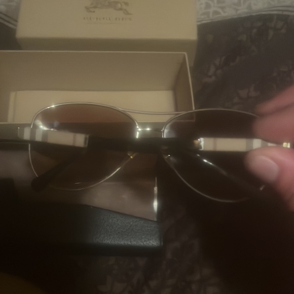 Authentic Burberry sunglasses - Picture 2 of 3